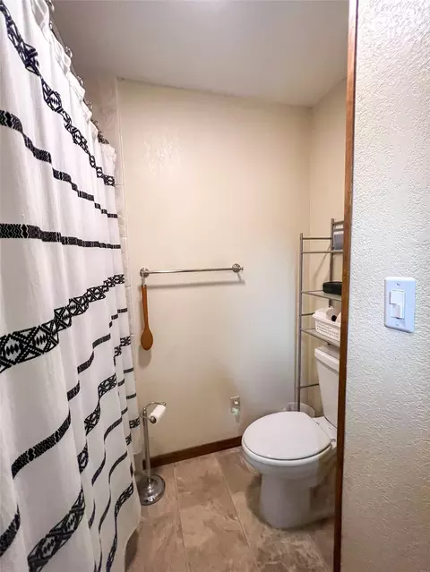Bath - 805 N 11th St, Haskell, TX 79521 photo 3 of 3