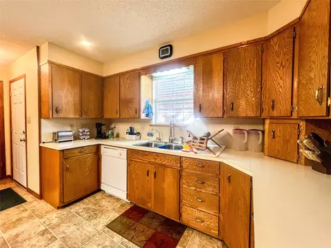 Kitchen - 805 N 11th St, Haskell, TX 79521 photo 2 of 4
