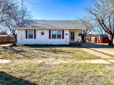 Exterior - 805 N 11th St, Haskell, TX 79521 photo 2 of 8