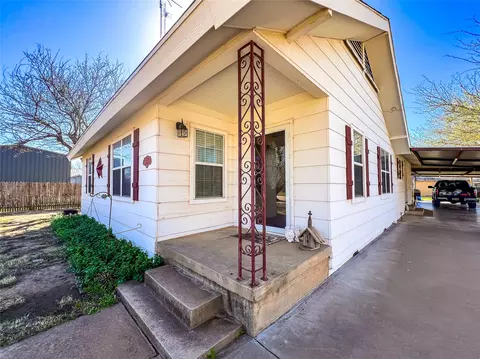Exterior - 805 N 11th St, Haskell, TX 79521 photo 3 of 8