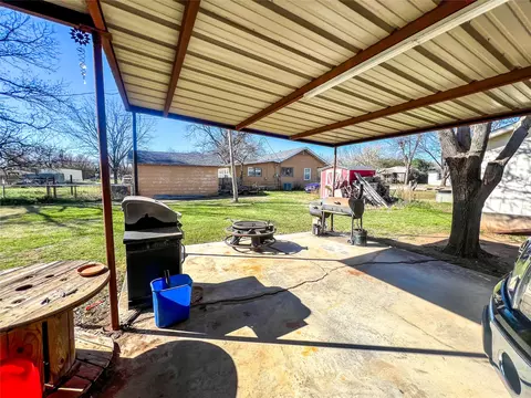 Exterior - 805 N 11th St, Haskell, TX 79521 photo 6 of 8