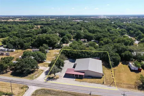 205 N Davis St, Chico, TX 76431