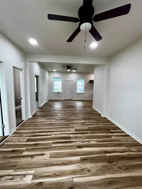 Living - 309 E Pine St, Jacksboro, TX 76458 photo 1 of 3