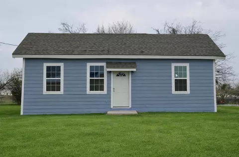 Exterior - 309 E Pine St, Jacksboro, TX 76458 photo 3 of 3