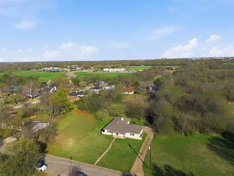 525 Lake Park Ave, Waxahachie, TX 75165