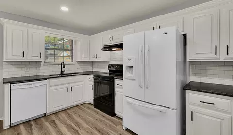 Kitchen - 233 Thompson Cir, Lorena, TX 76655 photo 2 of 4