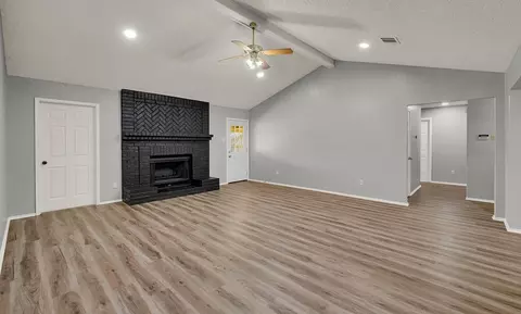 Living - 233 Thompson Cir, Lorena, TX 76655 photo 3 of 7