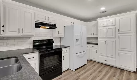 Kitchen - 233 Thompson Cir, Lorena, TX 76655 photo 3 of 4