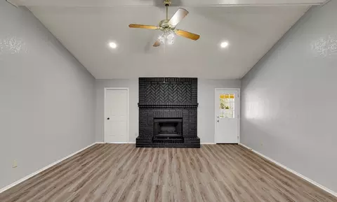 Living - 233 Thompson Cir, Lorena, TX 76655 photo 2 of 7