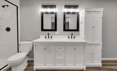 Bath - 233 Thompson Cir, Lorena, TX 76655 photo 1 of 5
