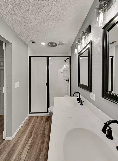 Bath - 233 Thompson Cir, Lorena, TX 76655 photo 3 of 5