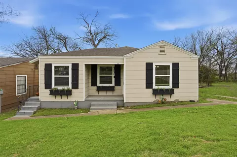 4867 Lawther Dr, River Oaks, TX 76114