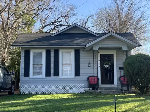 215 Elmwood St, Shreveport, LA 71104