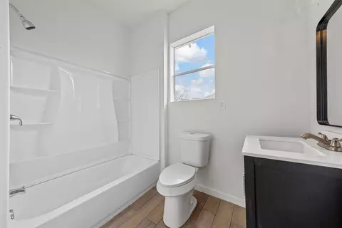 Bath - 1504 Proctor Ave, Waco, TX 76708 photo 1 of 3