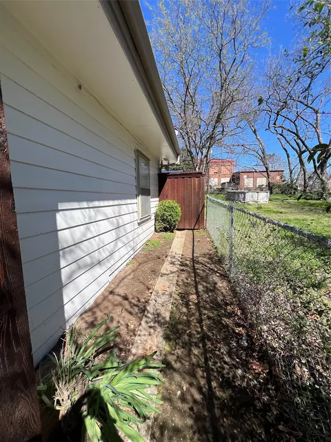 Exterior - 533 E Sears St, Denison, TX 75021 photo 5 of 8