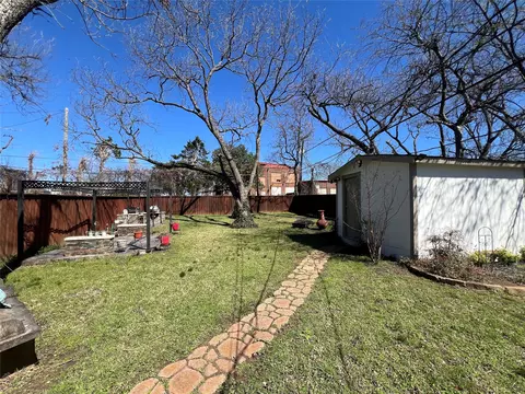 Exterior - 533 E Sears St, Denison, TX 75021 photo 8 of 8