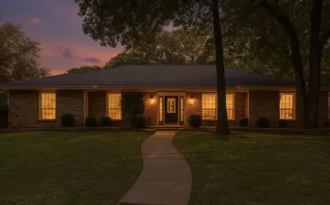 2715 Lincoln Dr, Arlington, TX 76006