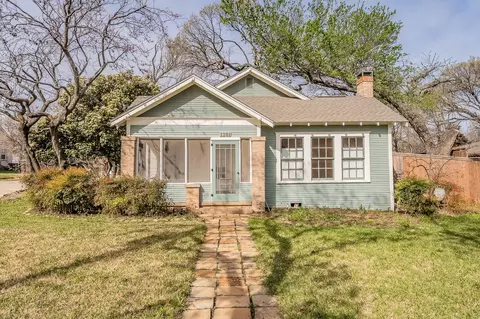 1201 Clint St, Carrollton, TX 75006