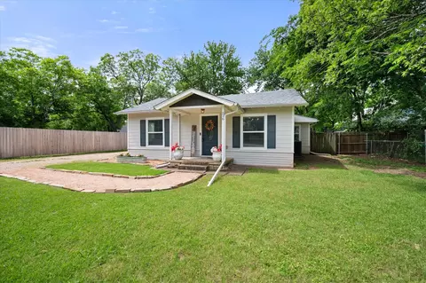 516 E Ross St, Waxahachie, TX 75165