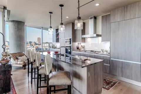 3130 N Harwood St #1604, Dallas, TX 75201