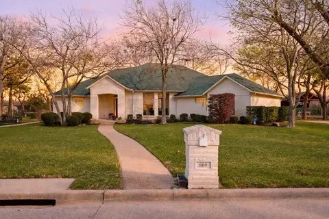 809 Majestic Oaks Ct, Mansfield, TX 76063