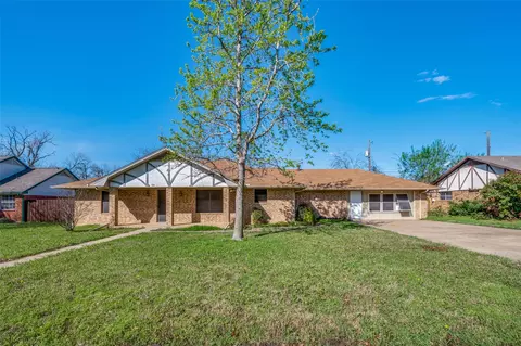 508 S Pedigo St, Pilot Point, TX 76258