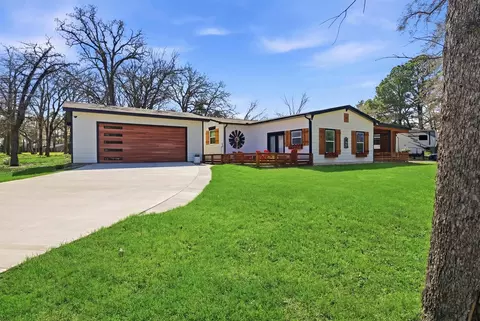 121 Kiowa Dr W, Lake Kiowa, TX 76240