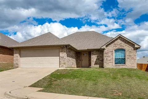 1245 Newcastle Dr, Weatherford, TX 76086