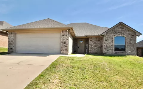 1245 Newcastle Dr, Weatherford, TX 76086