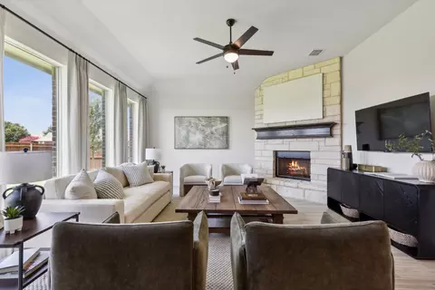 Living - 902 Meadow View Dr, Cleburne, TX 76033 photo 3 of 3