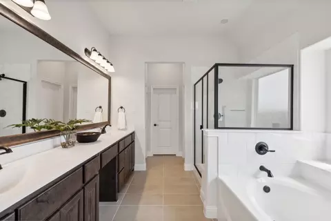 Bath - 902 Meadow View Dr, Cleburne, TX 76033 photo 3 of 3