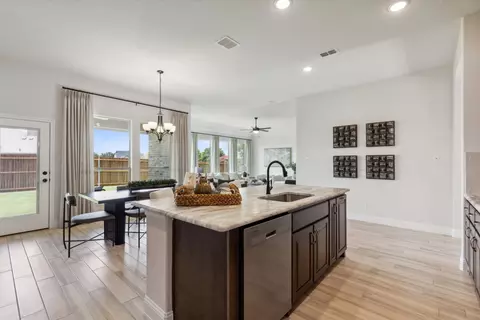 Kitchen - 902 Meadow View Dr, Cleburne, TX 76033 photo 4 of 4