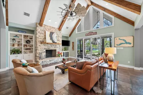892 Waters Edge Dr, Corsicana, TX 75109