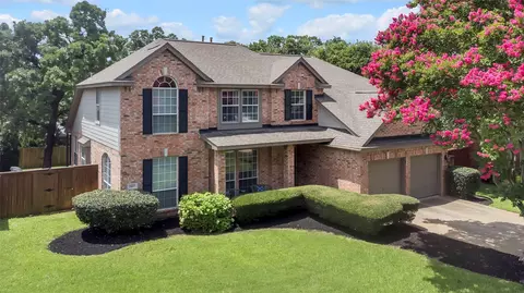 2807 Stonehurst Dr, Grapevine, TX 76051