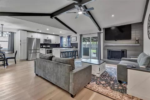 524 NW Ann Lois Ln, Burleson, TX 76028