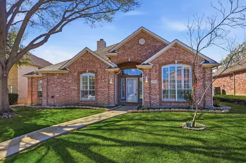 1052 E Seminole Trl, Carrollton, TX 75007