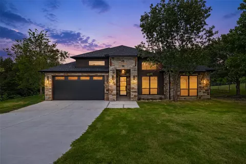 210 Knob Hill Dr, Granbury, TX 76048
