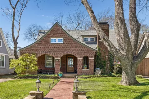 1011 N Clinton Ave, Dallas, TX 75208