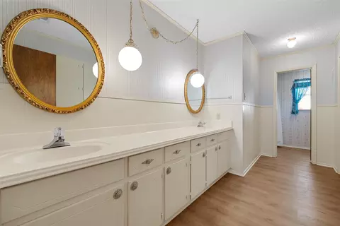 Bath - 824 Iron Bridge Rd, Lorena, TX 76655 photo 1 of 4