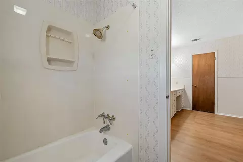 Bath - 824 Iron Bridge Rd, Lorena, TX 76655 photo 4 of 4