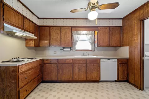 Kitchen - 824 Iron Bridge Rd, Lorena, TX 76655 photo 1 of 4