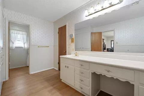 Bath - 824 Iron Bridge Rd, Lorena, TX 76655 photo 3 of 4