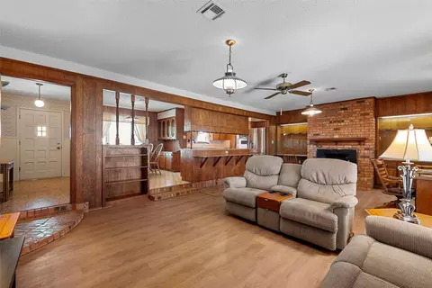 Living - 824 Iron Bridge Rd, Lorena, TX 76655 photo 4 of 5