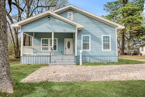 1605 Pine Bluff St, Paris, TX 75460