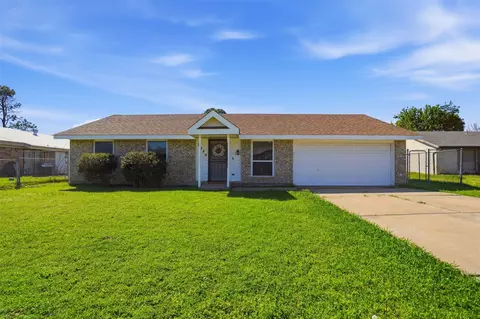 6944 Knob Hill Rd, Forest Hill, TX 76140