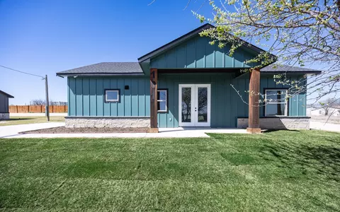 101 Sparrow Dr, Azle, TX 76020