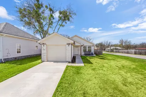 300 Lipscomb St, Cleburne, TX 76031