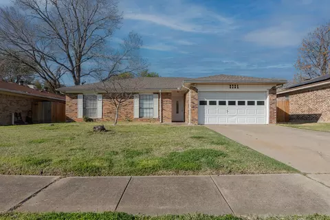 2721 W Oakdale Rd, Irving, TX 75060