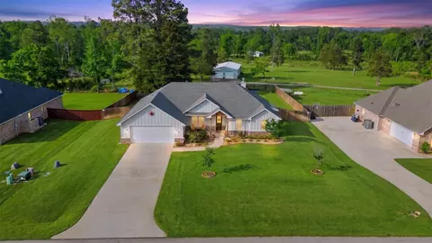 18341 Timber Oaks Dr, Lindale, TX 75771