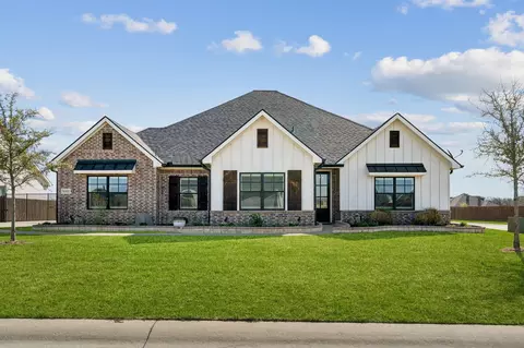 9000 Lazy Oak Dr, Justin, TX 76247